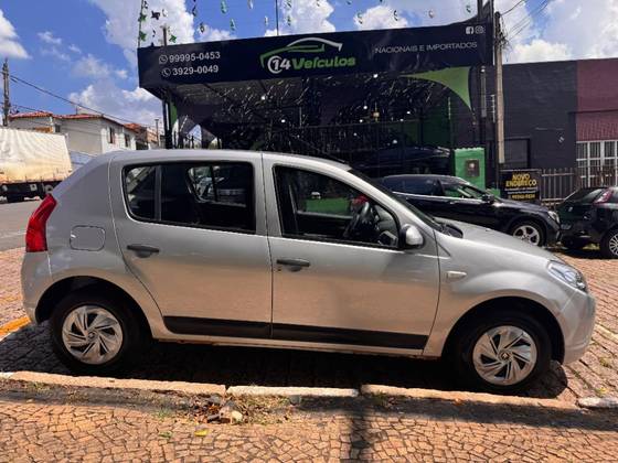 RENAULT SANDERO 1.0 AUTHENTIQUE 16V FLEX 4P MANUAL RENAULT SANDERO 1.0 AUTHENTIQUE 16V FLEX 4P MANUAL